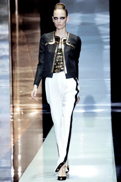 Look 25